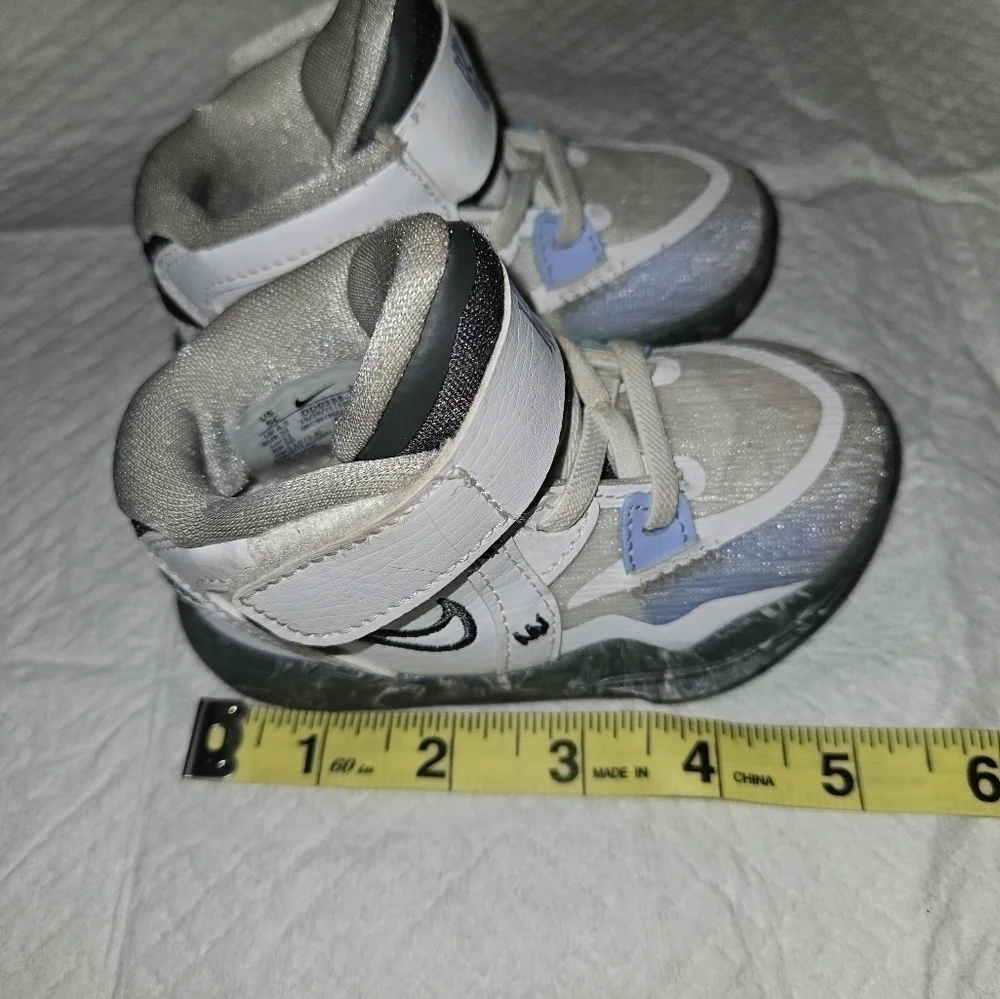 Nike Kyrie 8 Sneakers boys 5C White Iron Grey-Light Marine
